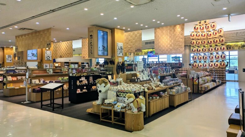 「おみやげ広場 あ・えーる」の一角にある（提供：秋田空港ターミナルビル）