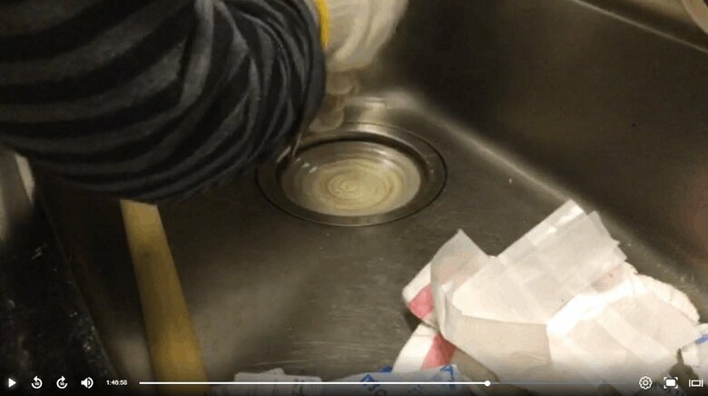 分厚いため割れないので、欠けている部分を狙うことに