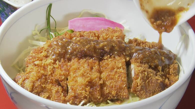 名物の駒月みそかつ丼　サクサクのとんかつに味噌ダレがよく合う