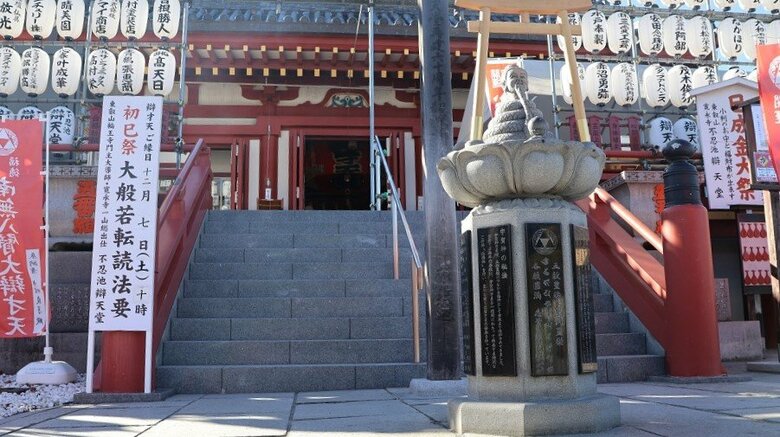 不忍池辯天堂の本堂前（編集部撮影）