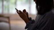 いじめ動画やフェイク映像の氾濫…子どもをデジタル空間のリスクからどう守るのか？自民党がプロジェクトチーム発足