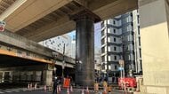 新御堂筋が一部通行止め・復旧のめど立たず「長さ約30メートル・直径約5メートルの鉄パイプ」が地中から十数メートル上昇　当時現場では下水道工事実施