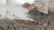 「逃げろ！」「走れ！」迫りくる落石の瞬間　トルコ最高峰「ノアの箱舟」伝説の山で岩があわや登山者に