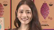 石原さとみ“美背中”チラリ…大人になって○○好きに