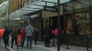 アマゾン業績拡大でホームレス急増…格差対策として社員に3万円増税