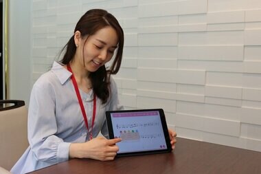 新入社員が初仕事で開発のアプリ、100万DL達成~学校授業向けにシンプルさ追求の「おんぷノート」~