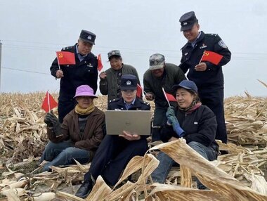 中国・党大会で忖度のアピール合戦！“過剰な”演出写真やオリジナルソング、突然のGDP公表延期まで…