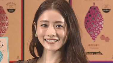 石原さとみ“美背中”チラリ…大人になって○○好きに
