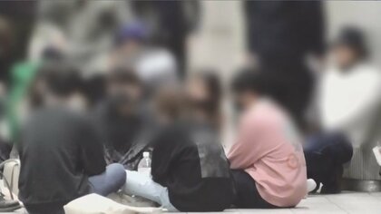 「居酒屋で飲むより密ではない」消えない“路上飲み”する若者 焼肉店ではこっそり缶ビール飲む客も