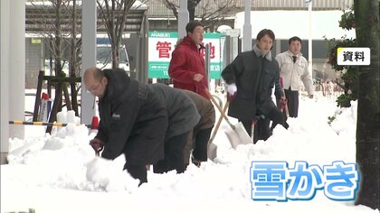 “腰を痛めない”雪かきのテクニックを“令和の怪物”「伯桜鵬」のトレーナーに聞いた 「ポイントは2つ」【鳥取発】