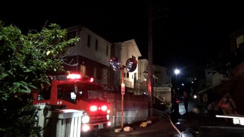 2階建て「空き家」で火事　放火の疑いで自首の男逮捕　自身が管理する家に火を付けたか