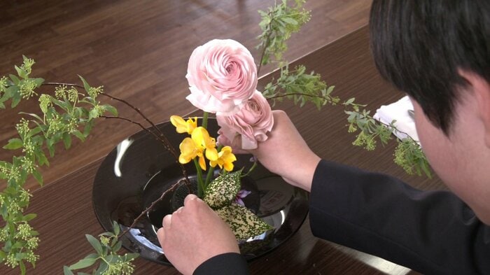 野口さんは「誰もが“きれい”と思える生け方を追求していきたい」という