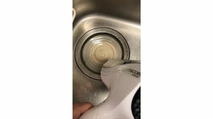 ドライヤーを当ててみたり…