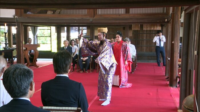 王子の法要で奉納された琉球舞踊