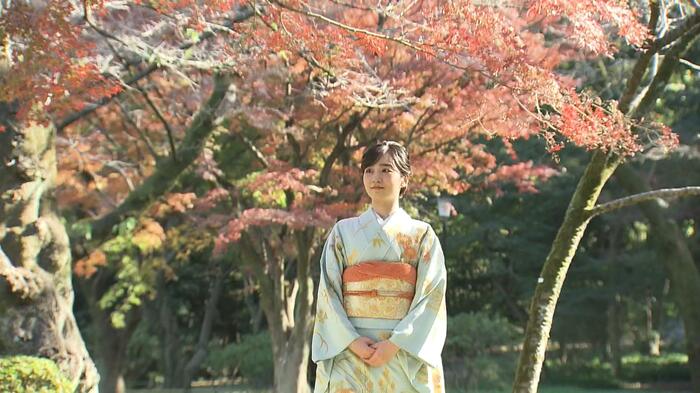 2023年12月 赤坂御用地を散策し紅葉を楽しまれる佳子さま