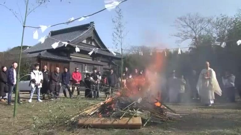 使えなくなった剣道の竹刀を焚き上げて感謝する「竹刀供養」坂井市・妙信寺【福井】｜FNNプライムオンライン