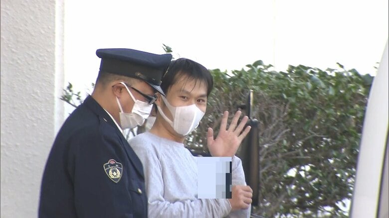 送検時カメラに笑顔で手を振り…“ディズニー”ホテルで刃物の中国人男は元勤務先に不満か？現場で中国語の抗議文まく｜FNNプライムオンライン
