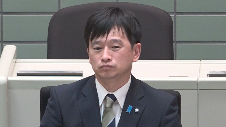 「工場では高卒レベルの人が…」“給与5カ月全額カット”で幕引きならず　失言の新潟･上越市長に議会が“辞職勧告”「進退は後日…」｜FNNプライムオンライン