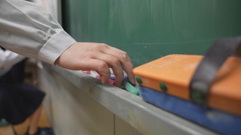 巣立ちの春　リーゼント、ルーズソックス、黒板アート…あなたの記憶に残る卒業式の心象風景は？　福井｜FNNプライムオンライン