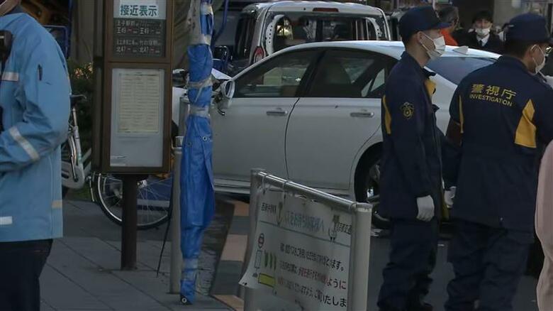 【速報】ひき逃げ事件で11人けが　うち2人が心肺停止の重体　自動車販売店から車を盗んで逃走か　東京・足立区｜FNNプライムオンライン