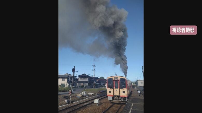 朝の時間帯で乗客ら避難…運行中の列車から『大量の煙』車内に入り込むもケガ人なし 車両故障が原因で一時運転見合わせ｜FNNプライムオンライン