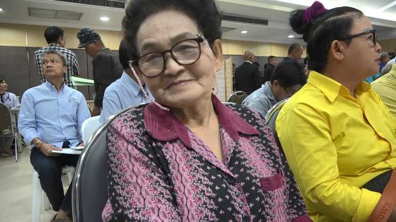 診察に訪れたセーンチャンさん(77)