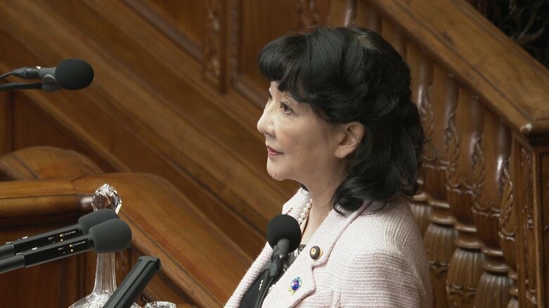 「きょう限定」の片山さつき財務相のハーフアップ姿