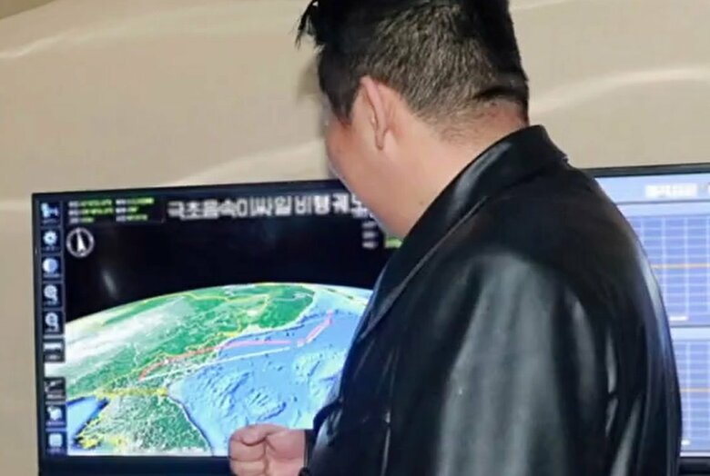 「北朝鮮版極超音速ミサイル」が大きく蛇行したと伝える朝鮮中央通信の画像。(2022年1月11日)