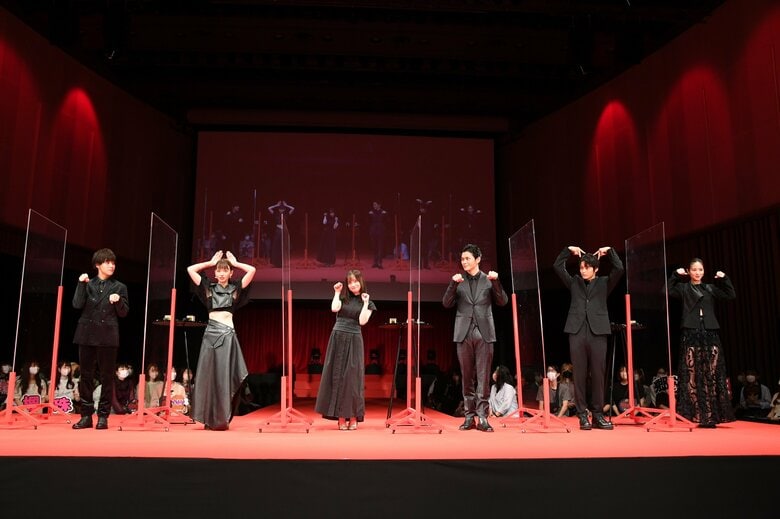 （左から）醍醐虎汰朗さん、山本舞香さん、橋本環奈さん、眞栄田郷敦さん、神尾楓珠さん、横田真悠さん