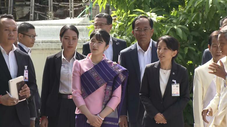 民族衣装に身を包まれシェントーン寺院へ