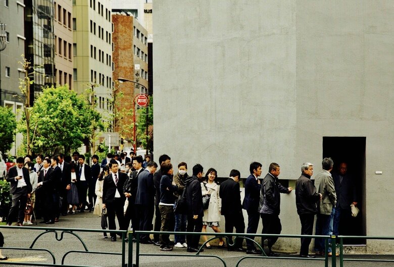 1号店の「港屋」には常に長蛇の列があった