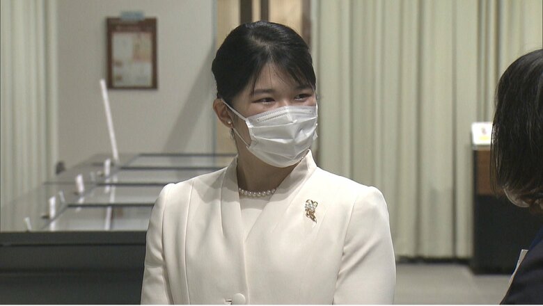 初の単独公務で「夢見る光源氏」展を鑑賞された　国立公文書館　5月11日