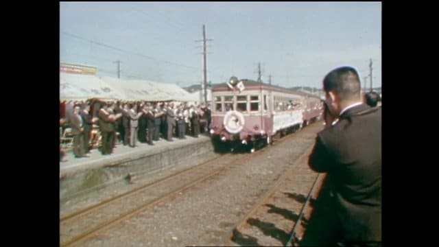 ホームにも多くの人