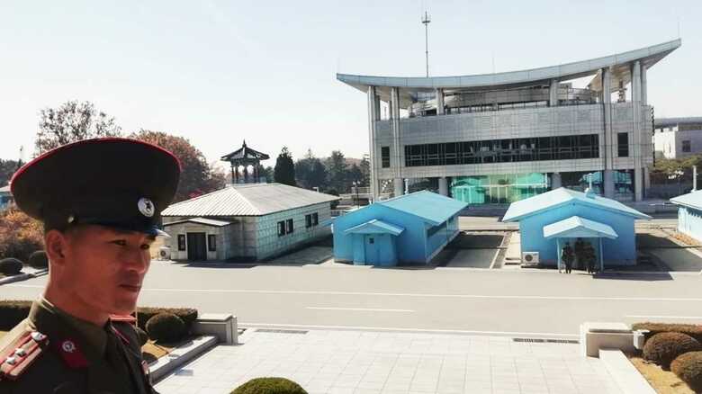 北朝鮮側から板門店を望む