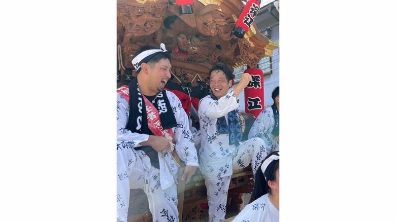 だんじり祭りに参加する司さん（写真右）提供：司隆史事務所