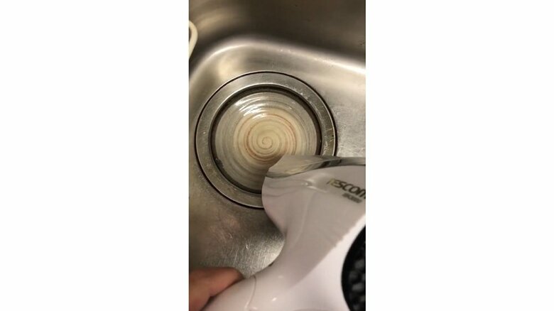 ドライヤーを当ててみたり…