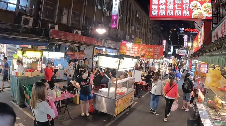 600メートルにおよぶ「饒河街夜市」