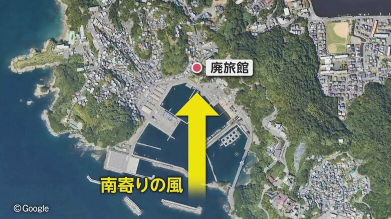 廃旅館は南寄りの風をもろに受ける場所に立地
