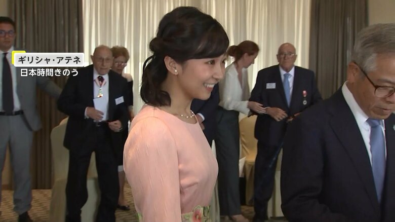 パルテノン神殿訪問2時間後、ピンクのワンピースで日本で勲章を受けたギリシャの人たちと面会された佳子さま