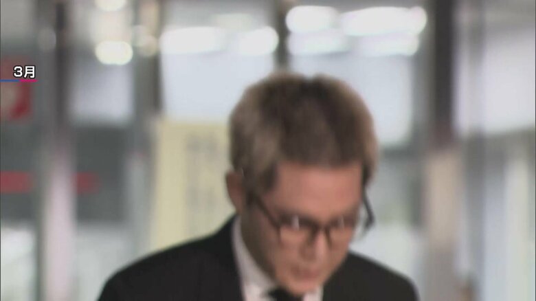 保釈されたSIMON被告（2026年3月）