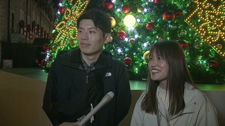 新婚旅行中でハウステンボスを訪れた2人