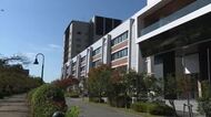 「後ろから抱きついただけ」県立高校内で10代女性に無理やりわいせつ行為か　高校に勤める20代男を逮捕