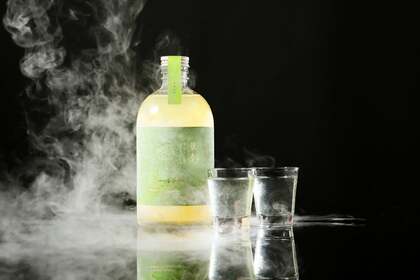クランドが、冷凍して味わう果実酒「翠氷」に挑戦した理由。
