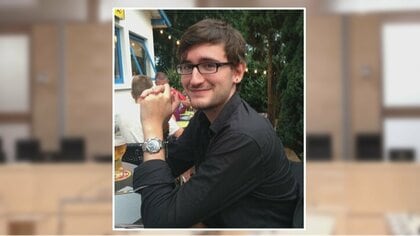 胸に「JIYUU（自由）」のタトゥーを…パリ同時多発テロで“日本好き”の息子を亡くした父親の闘い