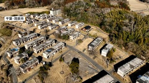 “ゴースト団地”解体・再開発へ　工場閉鎖で入居者ゼロ　公園は雑草にのみ込まれゴミ投棄で廃墟化　千葉・茂原市