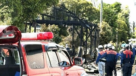 坂井市丸岡町の住宅全焼　一夜明け、いまだ高齢女性の安否不明　実況見分で出火原因など調査　福井（午前11時現在）