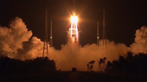中国 月面探査機打ち上げ成功 「月の石」採取めざし