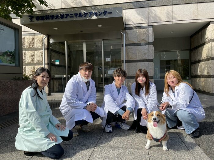開発した 小泉亜希子指導教員、浄土翔さん、一瀬彗太さん、渡邊美玖さん、田中里奈さん