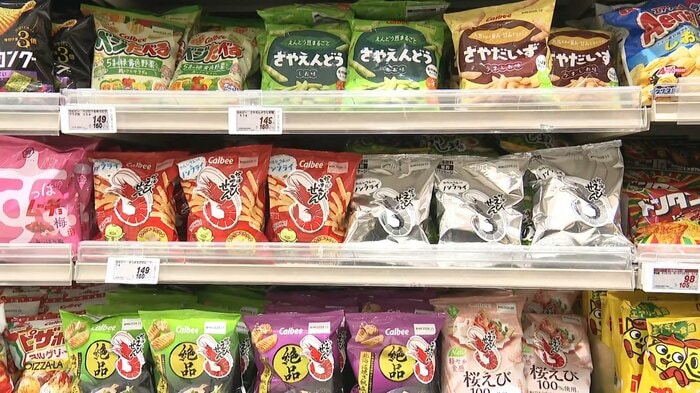 白黒の「かっぱえびせん」も店頭に