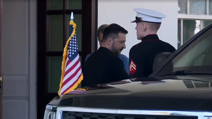 会談決裂後、ホワイトハウスを後にしたゼレンスキー大統領